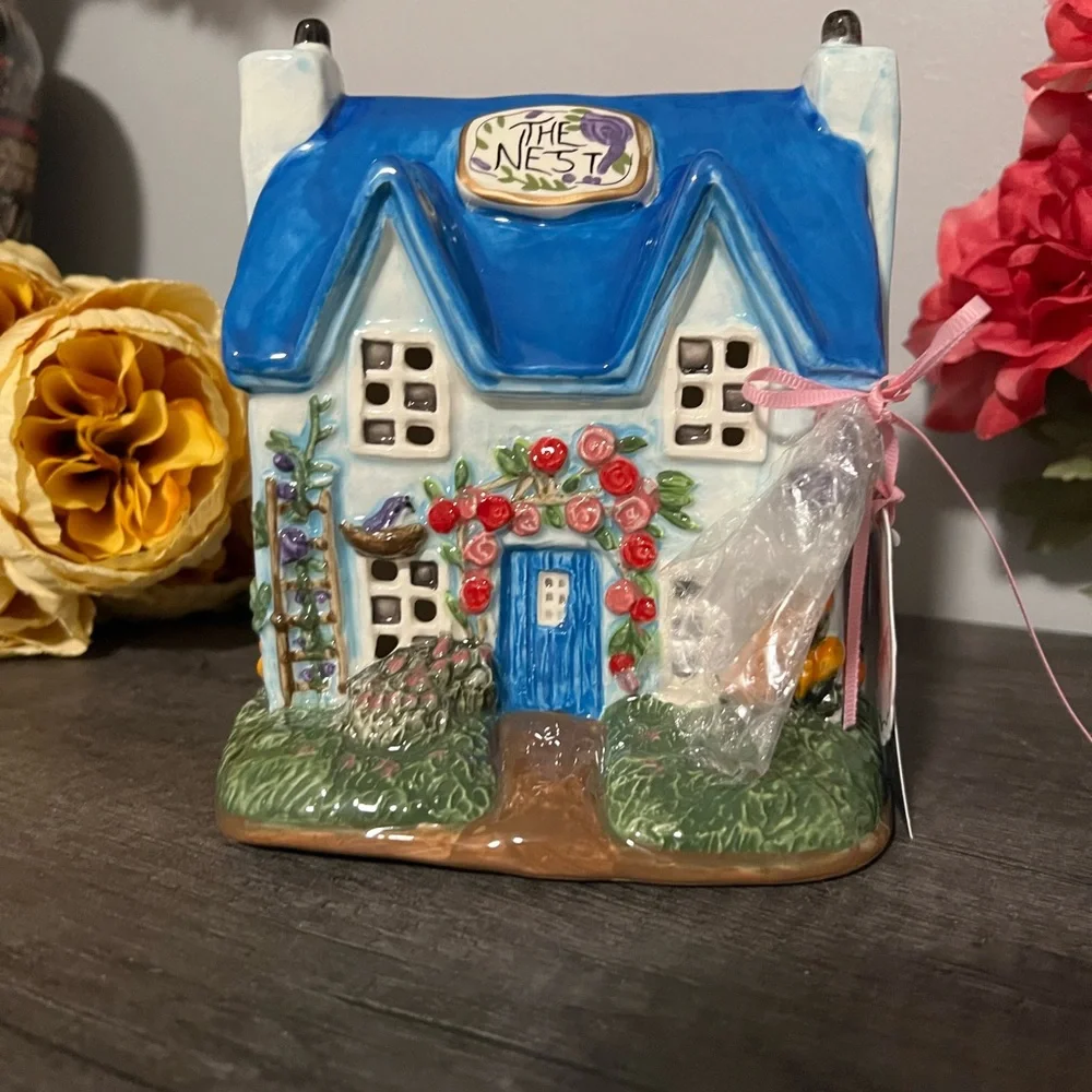 ‼️SOLD‼️Charming Blue and White Ceramic Cottage - Picture 1 of 6